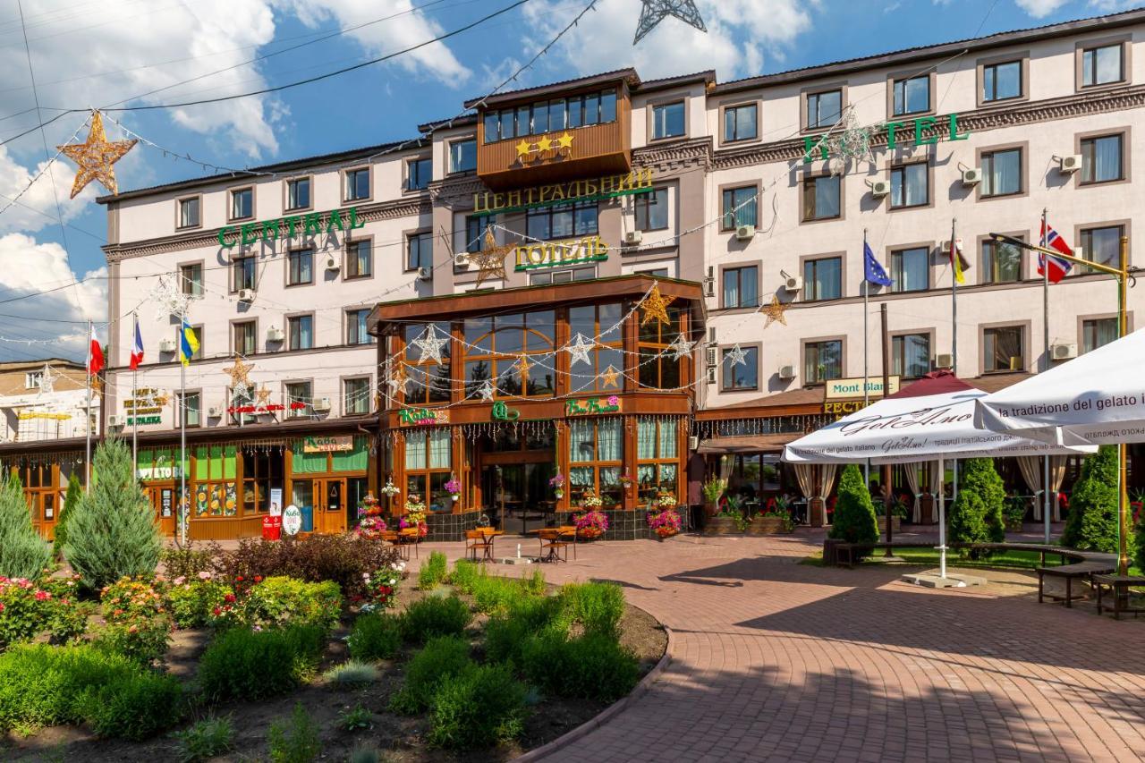 Centralny Hotel Кривой Рог Екстериор снимка