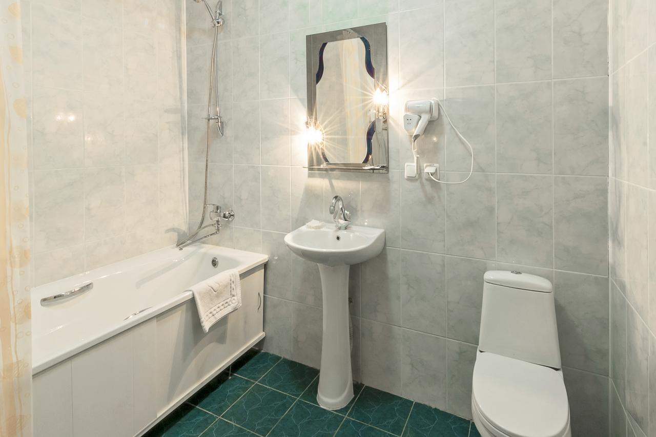 Centralny Hotel Кривой Рог Екстериор снимка