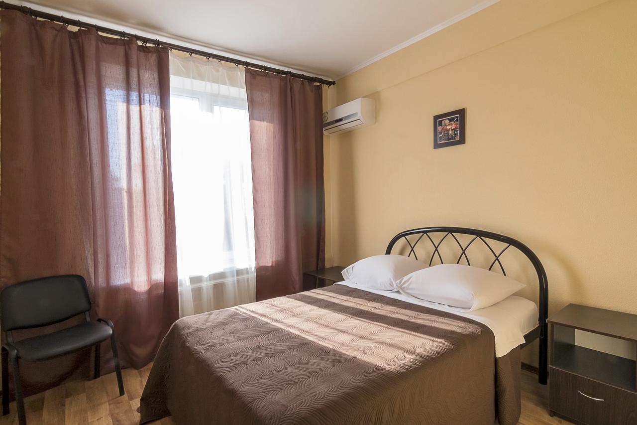 Centralny Hotel Кривой Рог Екстериор снимка
