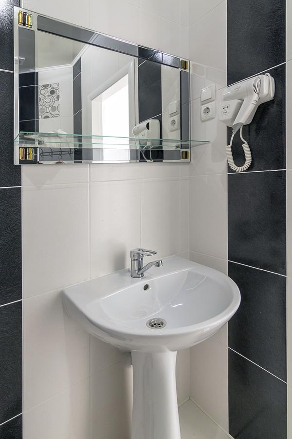 Centralny Hotel Кривой Рог Екстериор снимка