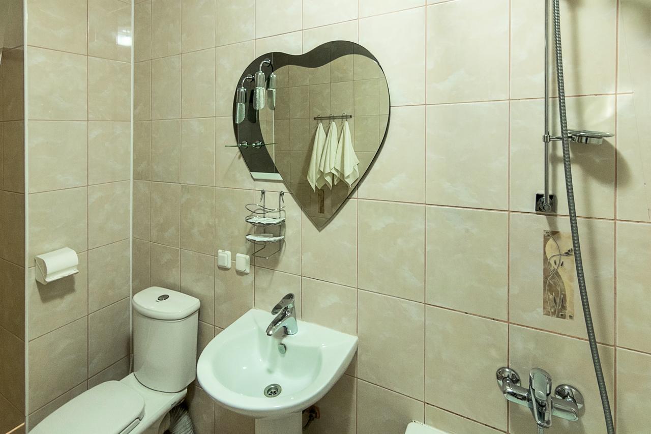 Centralny Hotel Кривой Рог Екстериор снимка