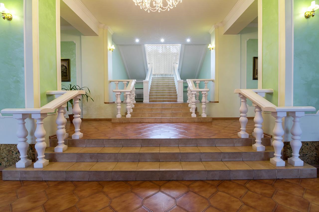 Centralny Hotel Кривой Рог Екстериор снимка