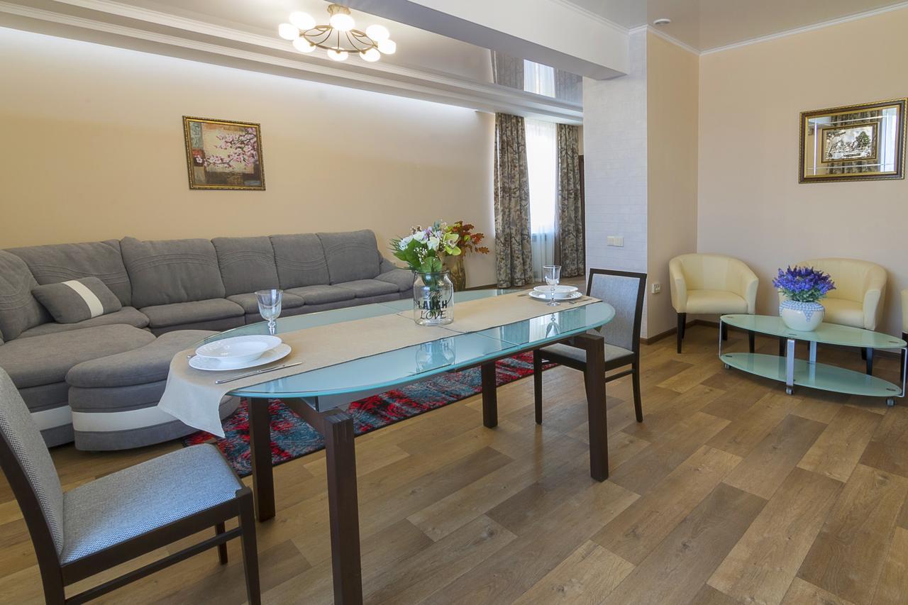 Centralny Hotel Кривой Рог Екстериор снимка