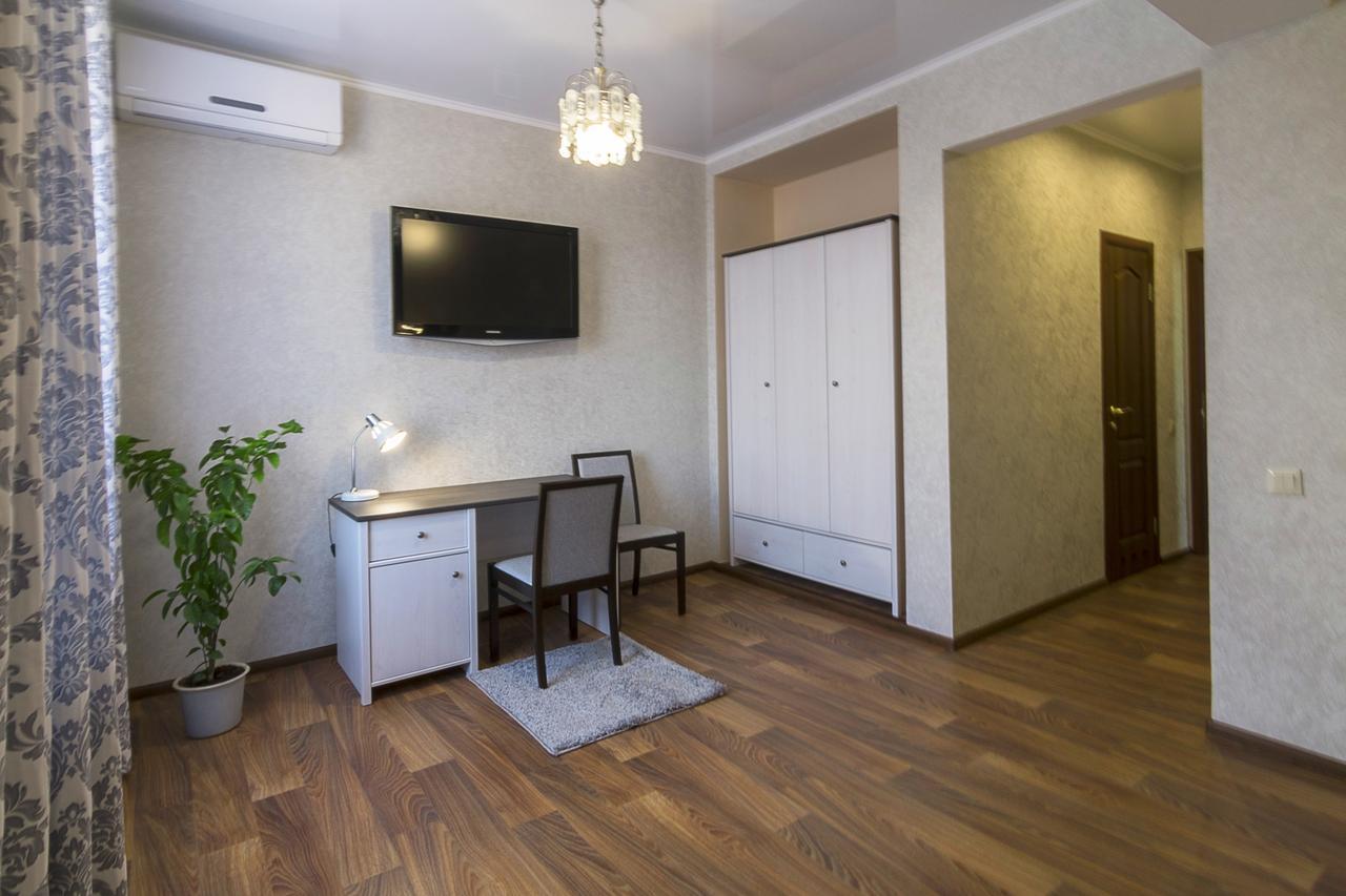 Centralny Hotel Кривой Рог Екстериор снимка