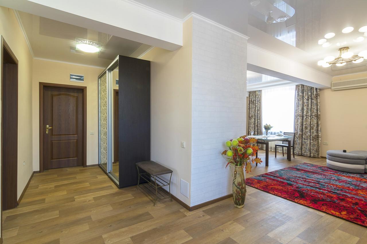 Centralny Hotel Кривой Рог Екстериор снимка