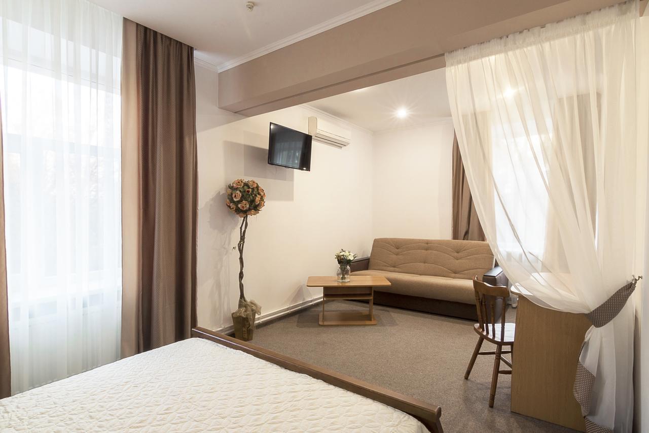 Centralny Hotel Кривой Рог Екстериор снимка